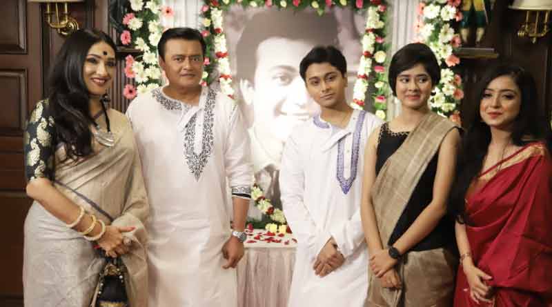 Mahanayak Uttam Kumar's Achena Uttam starring Saswata Chatterjee, Rituparna Sengupta, Srabanti Chatterjee and many more | Sangbad Pratidin