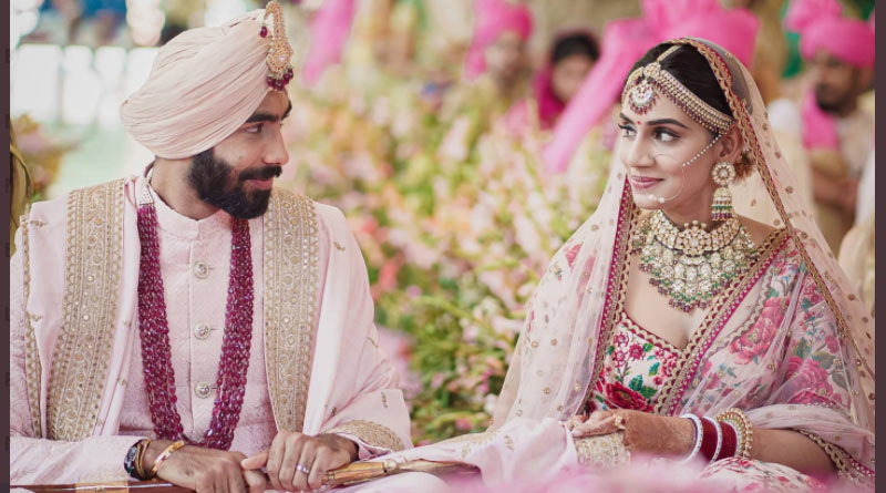 সঞ্চালিকা সঞ্জনার সঙ্গে সাত পাকে বাঁধা পড়লেন বুমরাহ, দেখুন বিয়ের অ্যালবাম