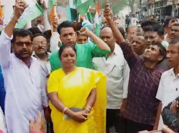 Mamata Banerjee LIVE UPDATE: TMC workers stage protest against attack