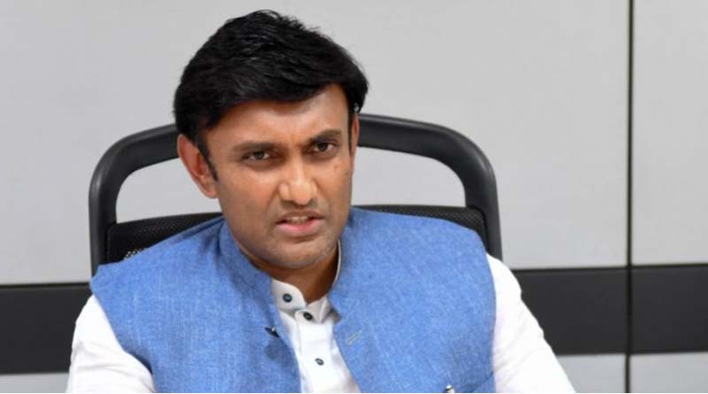 কোন বিধায়কের ক’টা অবৈধ সম্পর্ক জানতে তদন্ত হোক, মন্ত্রীর দাবি ঘিরে বিতর্ক