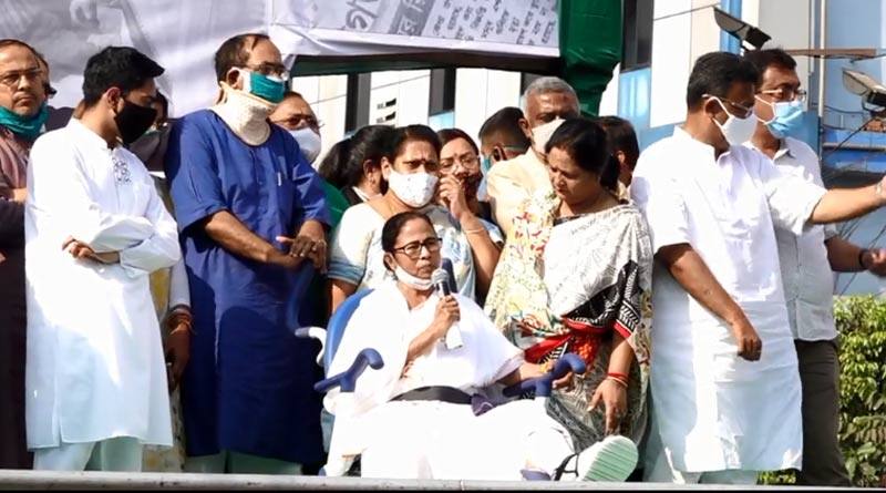 ‘আহত বাঘ আরও ভয়ংকর’, হাজরায় হুইলচেয়ারে বসেই হুঙ্কার মমতার