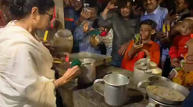 ঘরের মেয়ে মমতা, নন্দীগ্রামের দোকানে নিজের হাতে চা বানালেন মুখ্যমন্ত্রী