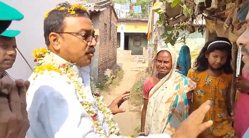 ভোটারদের মন পেতে দলীয় বিধায়ক ও সাংসদকেই ‘চোর’ বললেন তৃণমূল প্রার্থী! ভাইরাল ভিডিও