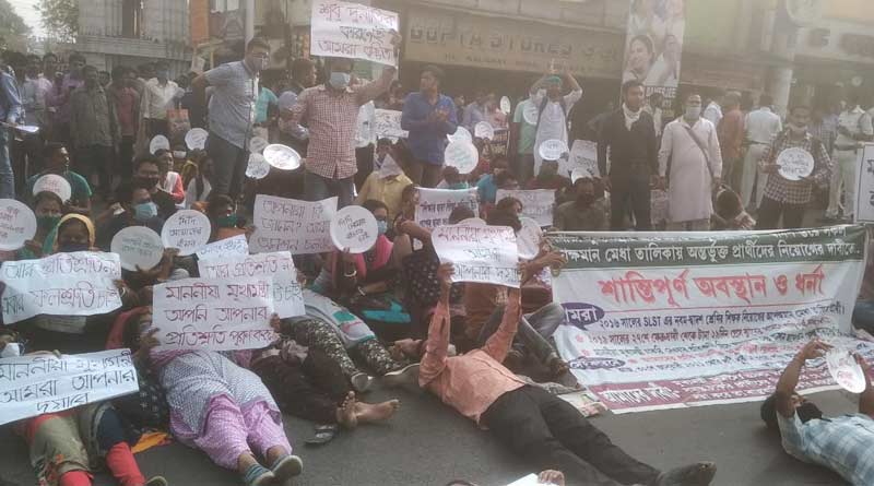 নিয়োগের দাবিতে কালীঘাটে SSC প্রার্থীদের বিক্ষোভ, পুলিশের সঙ্গে ধস্তাধস্তি, উত্তপ্ত এলাকা