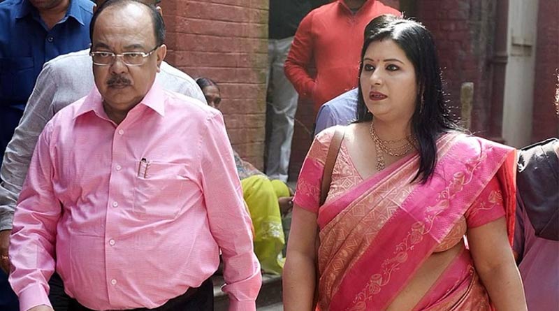 Baishakhi Banerjee wants to Take Sovon Chatterjee back home from SSKM Hospital | Sangbad Pratidin