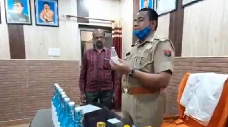 করোনা রুখতে গঙ্গাজলই ভরসা, সঙ্গে মন্ত্রপাঠ! আজব কাণ্ড যোগীরাজ্যের থানায়