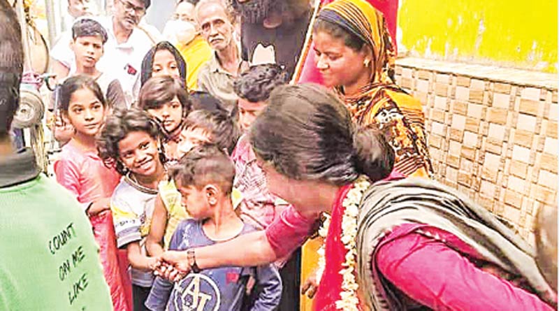 প্রচারে গিয়ে আলিঙ্গন, করমর্দন করলে যেতে হতে পারে জেলে! করোনাকালে প্রার্থীদের হুঁশিয়ারি কমিশনের