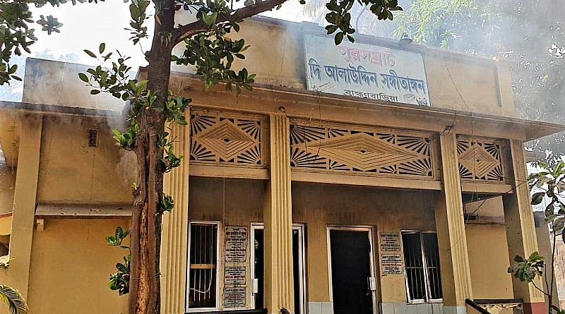 লজ্জা! বাংলাদেশে মৌলবাদীদের তাণ্ডবে পুড়ল উস্তাদ আলাউদ্দিন খাঁ’র সংগীত প্রতিষ্ঠান