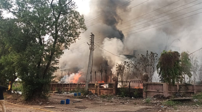 Massive fire breaks out at tyre factory in Falta | Sangbad Pratidin