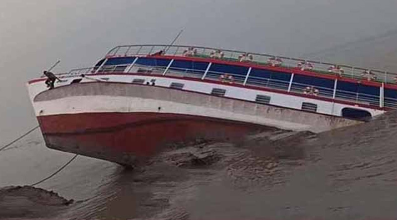 কালবৈশাখীর সন্ধেয় ঢাকায় দুর্ঘটনা, পণ্যবাহী জাহাজের ধাক্কায় ডুবল যাত্রীবোঝাই লঞ্চ