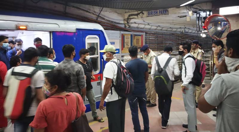metro service interrupted due to signaling problem in Kolkata | Sangbad Pratidin