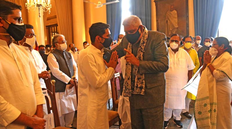 Governor Jagdeep Dhankhar gives special attention to Abhishek Banerjee at the oath taking ceremony | Sangbad Pratidin