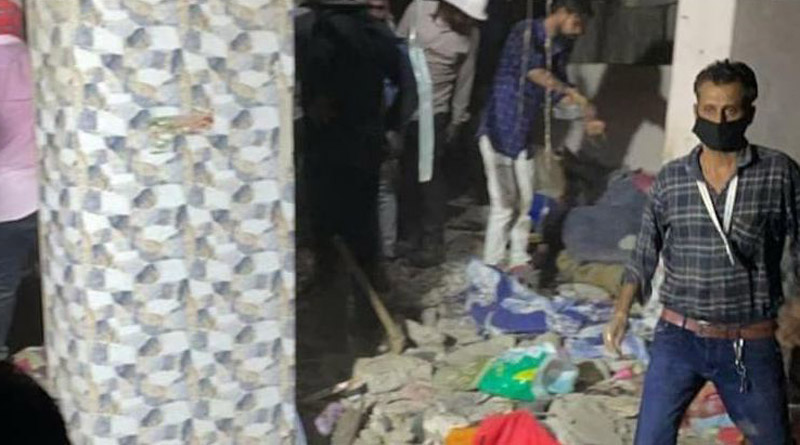 মহারাষ্ট্রে বহুতল ভেঙে মৃত্যু অন্তত ৭ জনের, অনেকের আটকে থাকার আশঙ্কা