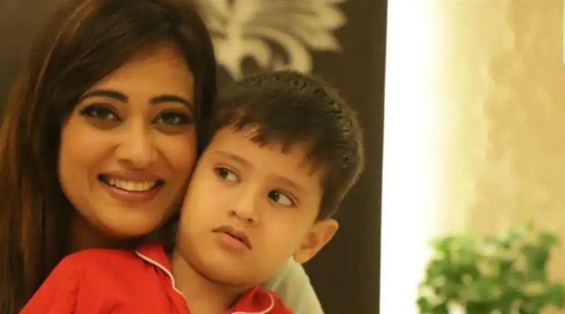 ‘আমাকে ধাক্কা মেরে ছেলেকে কেড়ে নিয়েছিল অভিনব’, সিসিটিভি ফুটেজ দেখিয়ে বিস্ফোরক শ্বেতা তিওয়ারি
