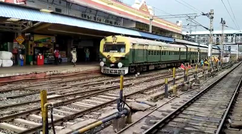 রাজ্য সরকারের নির্দেশ অমান্য করেই লোকাল ট্রেন চলল আসানসোলে, তুঙ্গে বিতর্ক