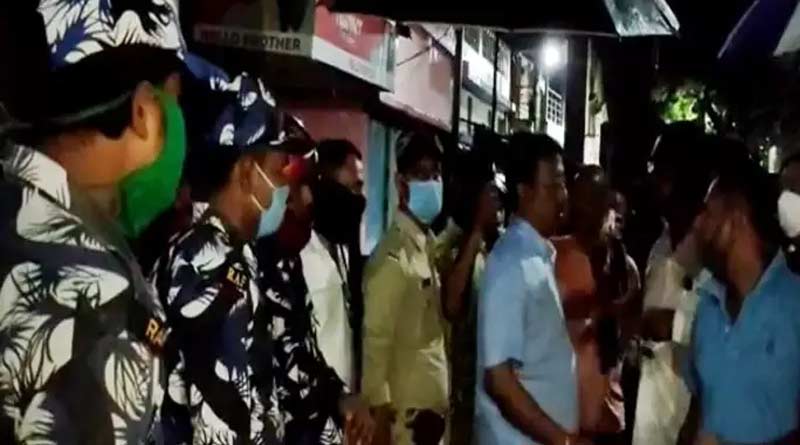 দুই গোষ্ঠীর সংঘর্ষে উত্তপ্ত ভাটপাড়া, ব্যাপক বোমাবাজিতে জখম পুলিশকর্মী
