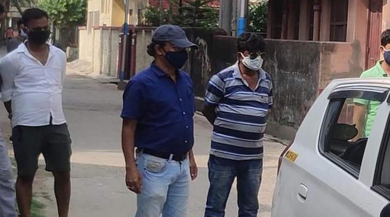 জনসেবায় প্রতিযোগিতা? ‘রেড ভলান্টিয়ার্স’-এর পালটা তৃণমূলের ‘নীল ওয়ারিয়রস’