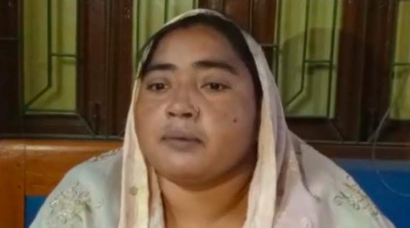 বিডিও’র সামনেই মহিলা পঞ্চায়েত প্রধানকে চুলের মুঠি ধরে মারধর! শোরগোল জলঙ্গিতে