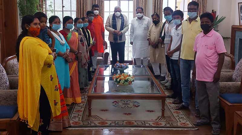 ভোট পরবর্তী হিংসায় ঘরছাড়া BJP কর্মীরা, দার্জিলিংয়ে রাজ্যপালের কাছে নালিশ জন বার্লার