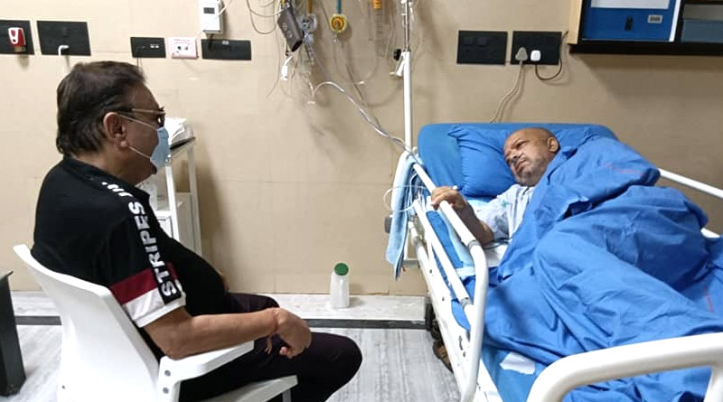 TMC MLA Madan Mitra visits singer Kabir Suman at SSKM Hospital | Sangbad Pratidin