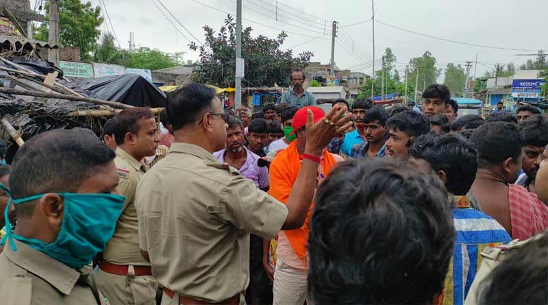 BJP কার্যালয় থেকে ত্রাণ লুট-ভাঙচুর, পুলিশকে ঘিরে বিক্ষোভ, উত্তপ্ত খেজুরি