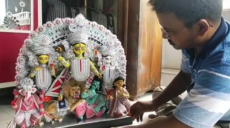 প্রথমবার বড় সাফল্য! কানাডায় পাড়ি দিচ্ছে নদিয়ার যুবকের হাতে গড়া দুর্গা
