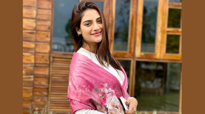 বিতর্কের মাঝেই ‘বেবি বাম্প’ নিয়ে শুটিং ফ্লোরে নুসরত, ছবি শেয়ার করলেন ইনস্টাগ্রামে