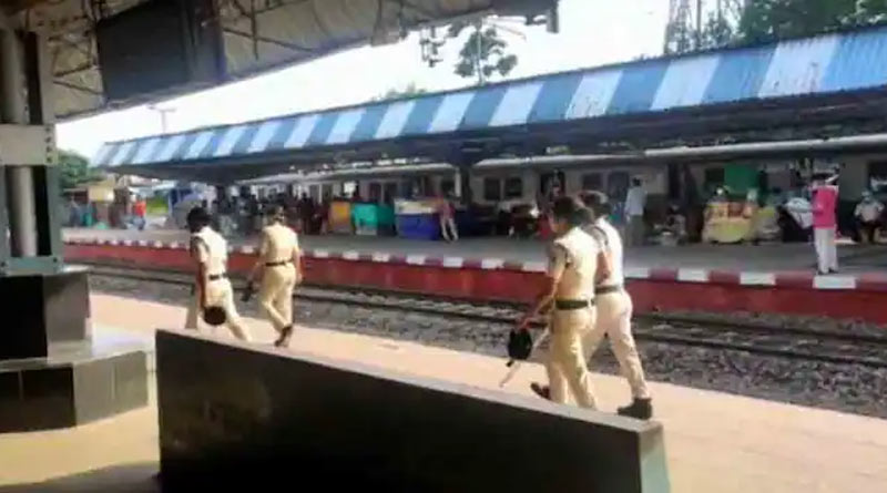 লোকাল ট্রেন চালুর দাবিতে পরপর ২ দিন অবরোধের জের, শিয়ালদহ দক্ষিণ শাখায় বাড়ল নিরাপত্তা