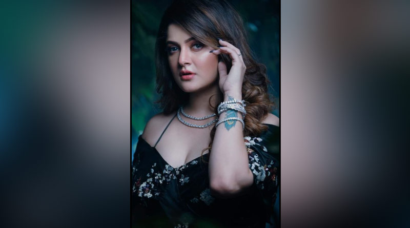 ‘কেন দেখা যাচ্ছে ক্লিভেজ?’, নেটদুনিয়ায় সাহসী ছবি পোস্ট করে কটাক্ষের শিকার শ্রাবন্তী