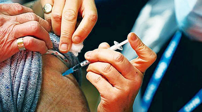 Woman injured during scuffle over corona vaccine at Singur hospital | Sangbad Pratidin