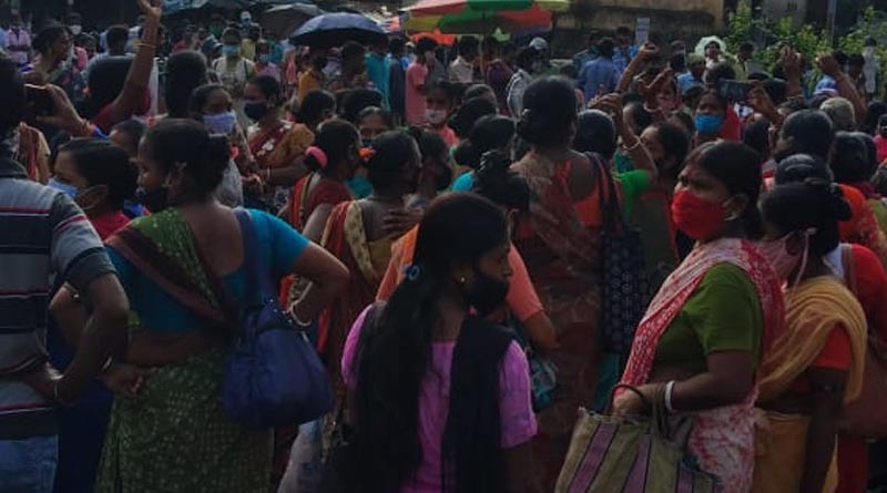 বুধের পর বৃহস্পতি, লোকাল ট্রেন চালুর দাবিতে ফের রেল অবরোধ-বিক্ষোভে উত্তাল সোনারপুর