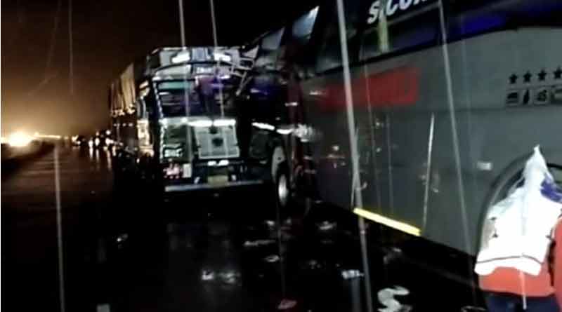 Uttar Pradesh: ভয়াবহ দুর্ঘটনা, বাসের চাকায় পিষে মৃত্যু অন্তত ১৮ পরিযায়ী শ্রমিকের