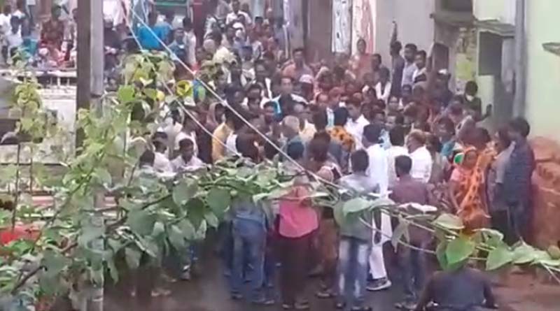 জ্বালানির মূল্যবৃদ্ধির প্রতিবাদ মিছিলে সংঘর্ষে জড়াল তৃণমূলের দুই গোষ্ঠী, ধুন্ধুমার জামুরিয়ায়