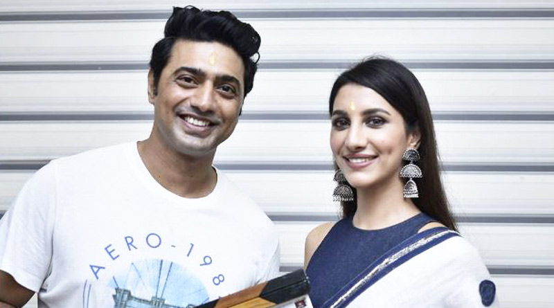 মালদ্বীপ থেকে ফিরেই ‘কিশমিশ’-এ মন দিলেন দেব-রুক্মিণী! নতুন ছবির মহরতে একঝাঁক তারকা