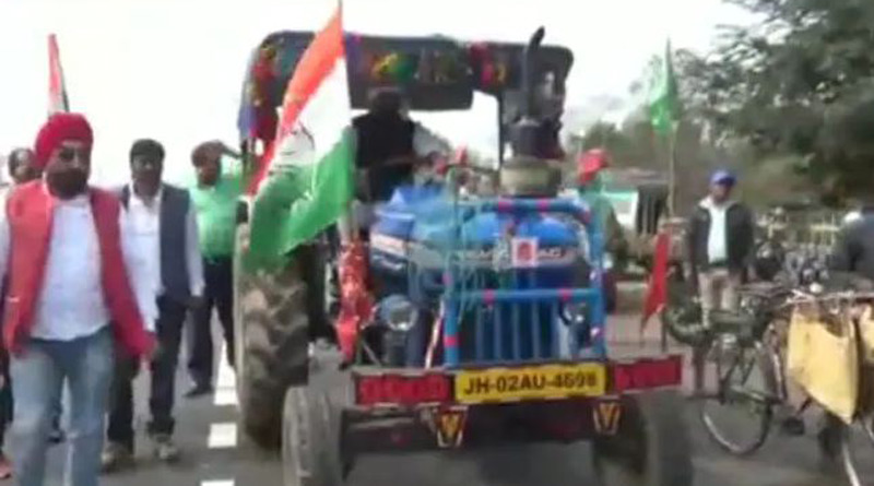 স্বাধীনতা দিবসে কৃষকদের ট্রাক্টর মিছিলের ডাক, নেতাদের পতাকা না তুলতে দেওয়ার হুঁশিয়ারি