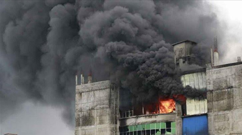 মৃত্যুপুরীতে চলছে লাশের খোঁজ, বাংলাদেশের কারখানায় অগ্নিকাণ্ডে তদন্ত কমিটি গঠন