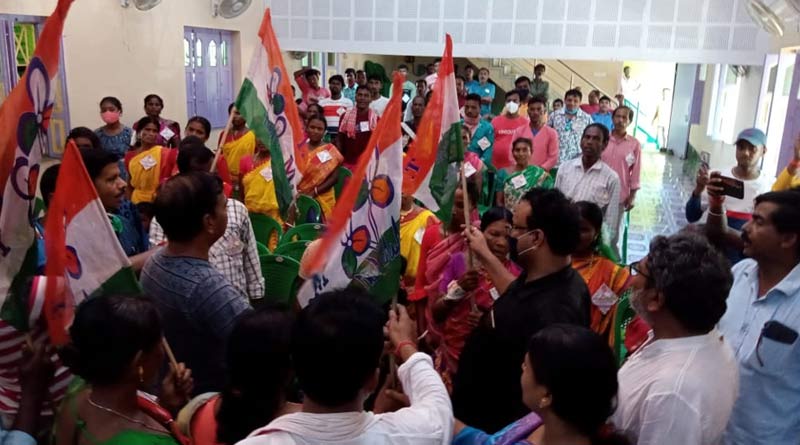 একদিনে জোড়া দলবদল কর্মসূচি কালনায়, BJP ছেড়ে TMC-তে যোগ দিলেন শতাধিক নেতা, কর্মী