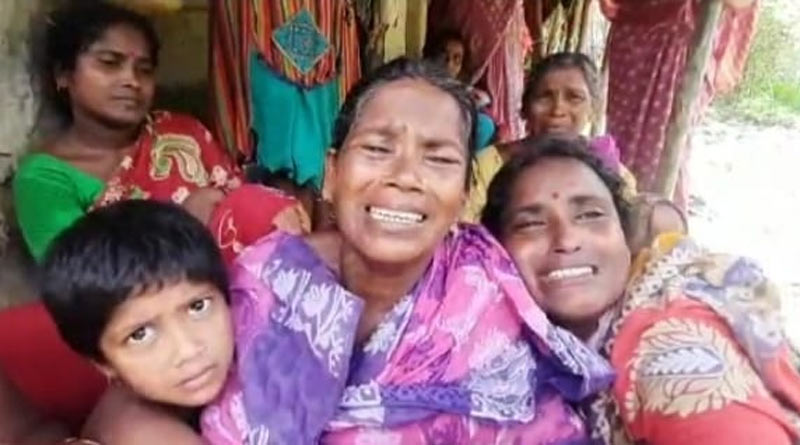 কেউ পুত্রহারা, চলে গেলেন কারও বাবা, ট্রলারডুবিতে স্বজনহারাদের কান্না নামখানার ঘরে ঘরে