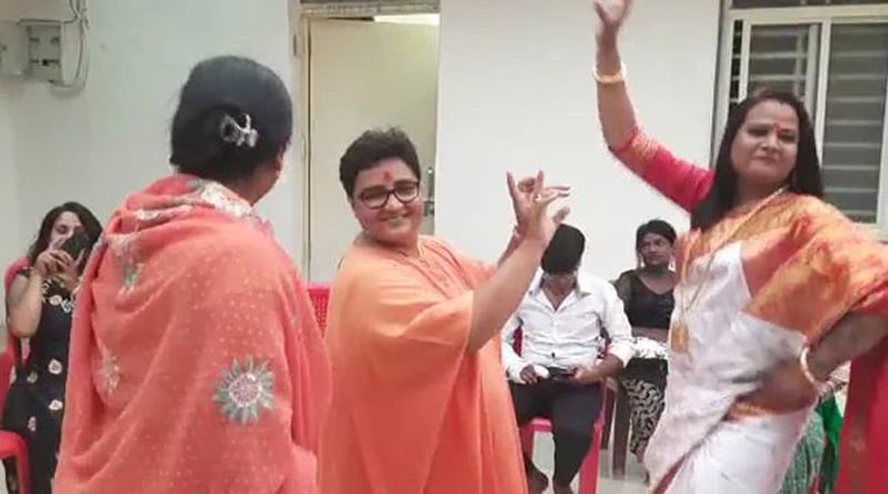 After basketball clip, Pragya Thakur's dance video draws Congress dig | Sangbad Pratidin