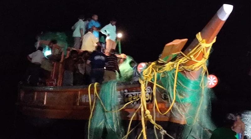 বকখালিতে ট্রলারডুবির ঘটনায় ৯ জন মৎস্যজীবীর দেহ উদ্ধার, শোকে পাথর পরিজনেরা