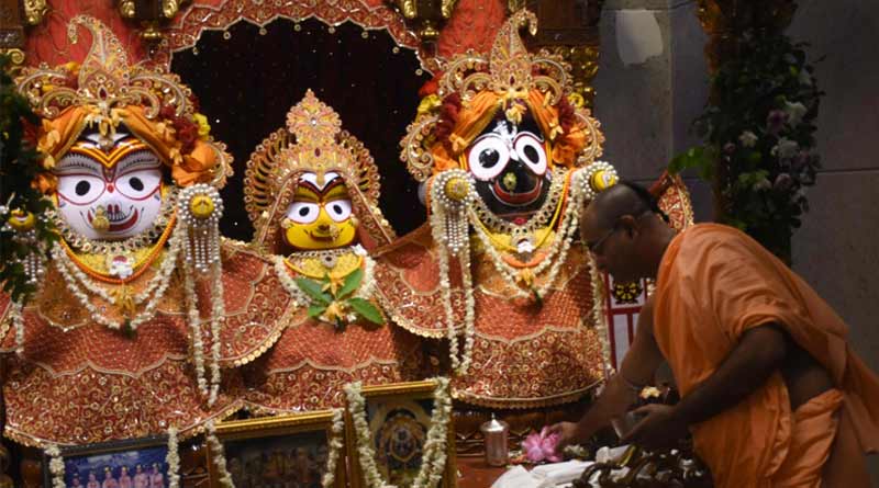 করোনা কাঁটা, ভক্তদের ছাড়াই পালিত হল রথযাত্রা, দেখুন বিভিন্ন প্রান্তের ছবি