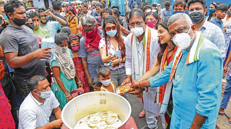 কলকাতায় মানবিক উদ্যোগ, ‘আপনি রোটি’-তে পেট ভরল বহু অভুক্তের