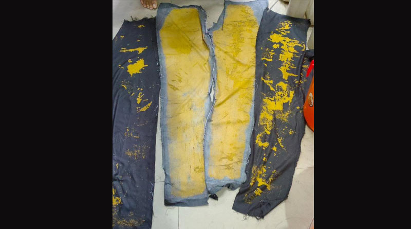 Kerala youth paint jeans by makes very thin paste of gold for being smuggled । Sangbad Pratidin