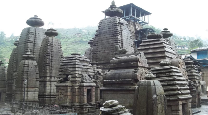 মন্দিরের পুরোহিতদের সঙ্গে দুর্ব্যবহার, কাঠগড়ায় যোগীরাজ্যের BJP সাংসদ
