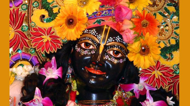 জন্মাষ্টমীর দিনই পাকিস্তানের মন্দিরে দুষ্কৃতীদের হামলা, ভাঙা হল কৃষ্ণমূর্তি!