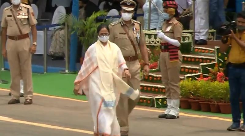 ‘অন্যায়ের বিরুদ্ধে লড়তে একজোট হন’, তৃণমূলের প্রতিষ্ঠা দিবসে কর্মীদের বার্তা মমতার