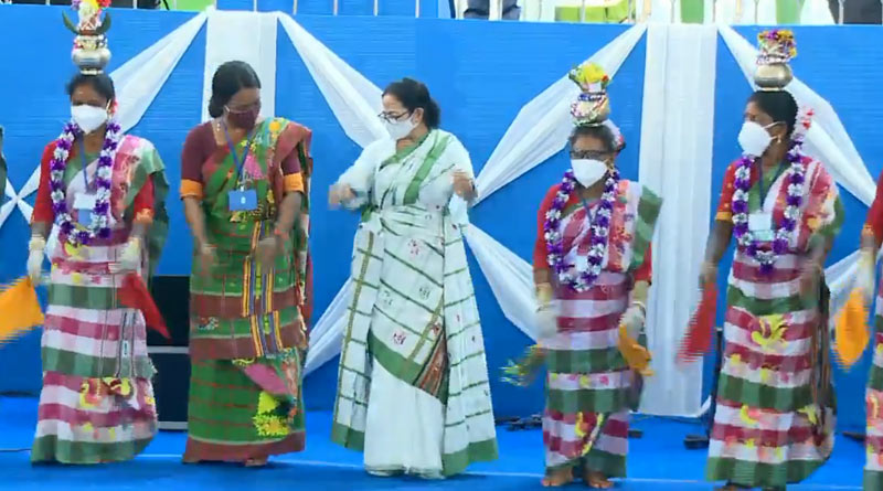 CM Mamata Banerjee dances while celebrating World Tribal day at Jhargram | Sangbad Pratidin