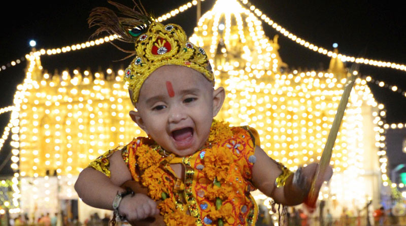 Janmashtami: কোভিডবিধি মেনেই দেশজুড়ে পালিত গোপালের জন্মদিন, দেখুন রঙিন সব ছবি