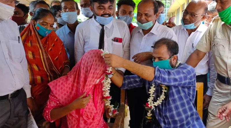 অন্তঃসত্ত্বা হতেই প্রেমিকাকে বিয়েতে নারাজ, আদালতের রায়ে কোর্ট চত্বরেই নির্যাতিতাকে বিয়ে অভিযুক্ত পুলিশকর্মীর
