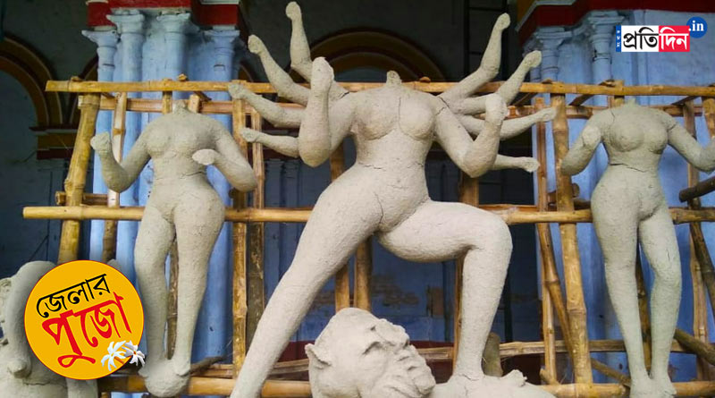 Durga Puja 2021: দশভুজার আটটি হাতই ছোট, বসিরহাটের বসুবাড়ির ‘কলারছড়া’ পূজার ইতিহাস জানেন?